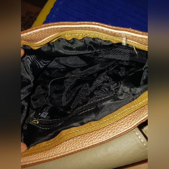 Purse - Picture 2 of 12